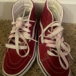 I’m selling these Vans that are a size 12.5 in kids